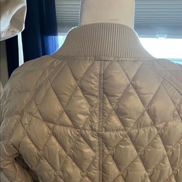 Elegant Beige Quilted Women's Puffer Jacket - Picture 5 of 6
